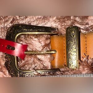 Levi’s Synthetic leather western belt with gold tone  hardware. Sz M